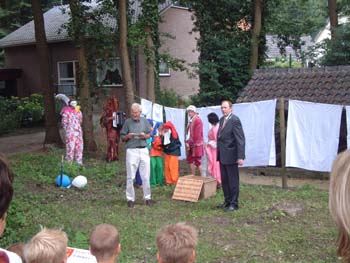 De officiele opening van de wasplaats