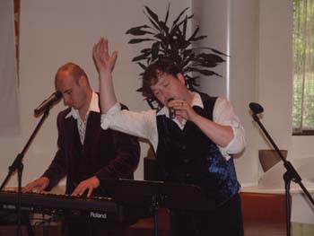Het komische duo Urbi et Orbi nam geen blad voor de mond